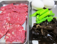 牛肉ときくらげ炒め　材料