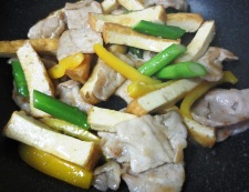 豚肉と厚揚げの花椒炒め　調理④
