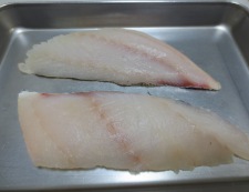 白身魚の二色胡麻焼き　【下準備】①材料