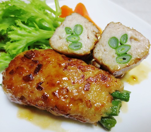 鶏つくねのいんげん巻き　拡大　断面