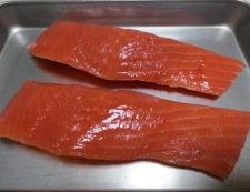 秋鮭バジルマヨソース　材料鮭
