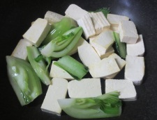 豆腐と青梗菜　調理①