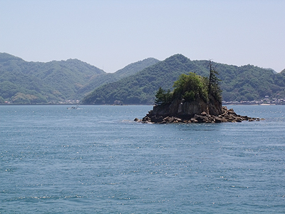 瀬戸内海に浮かぶ小島