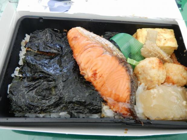 鮭照り焼き弁当 (2)