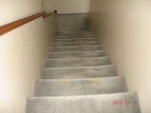 既存の階段のカーペット