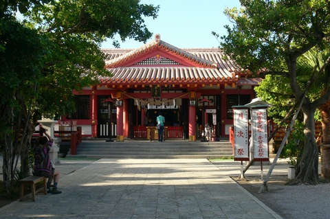 琉球瓦の社殿
